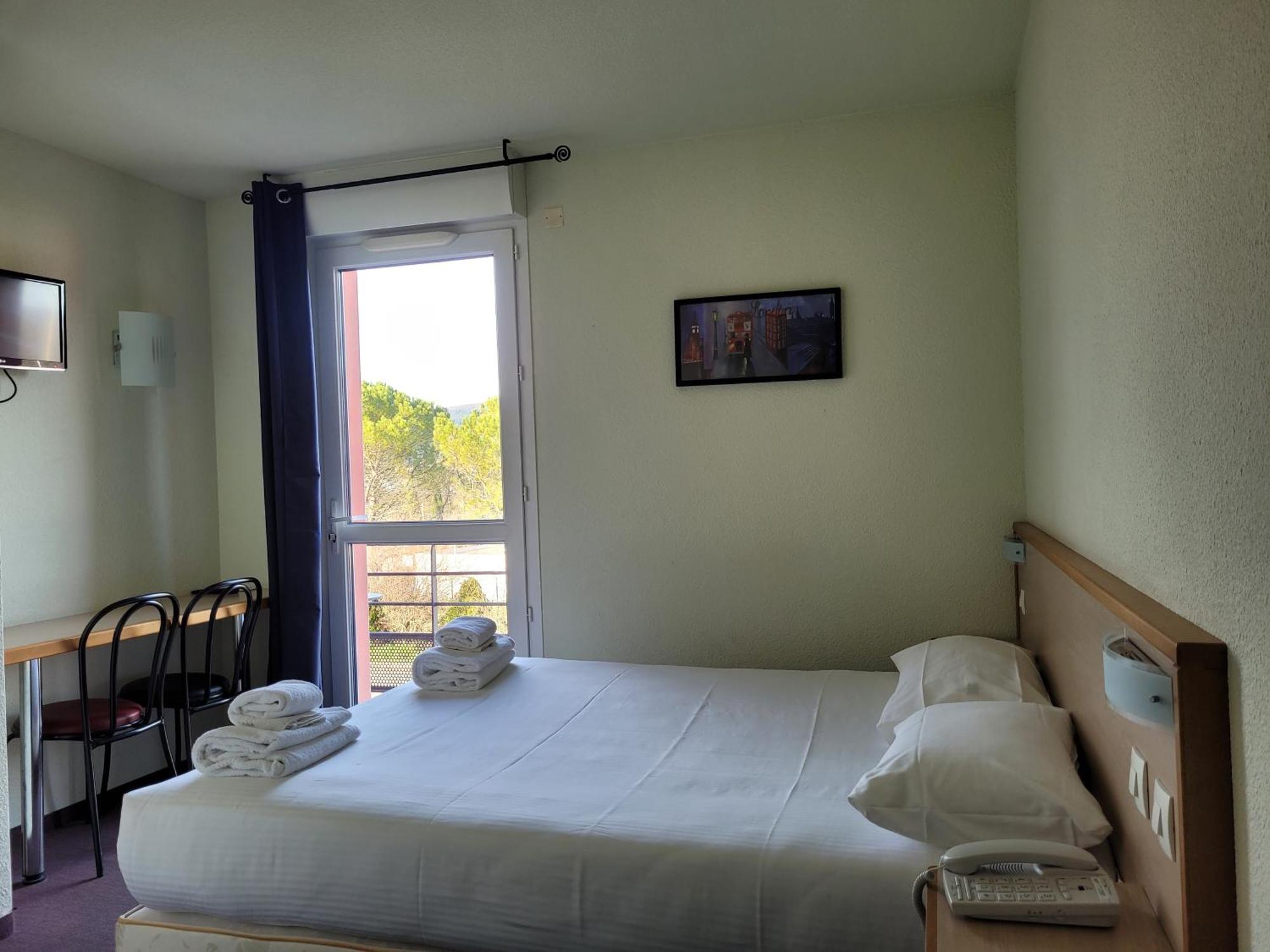Hotel Restaurant Les Chataigniers Privas Luaran gambar