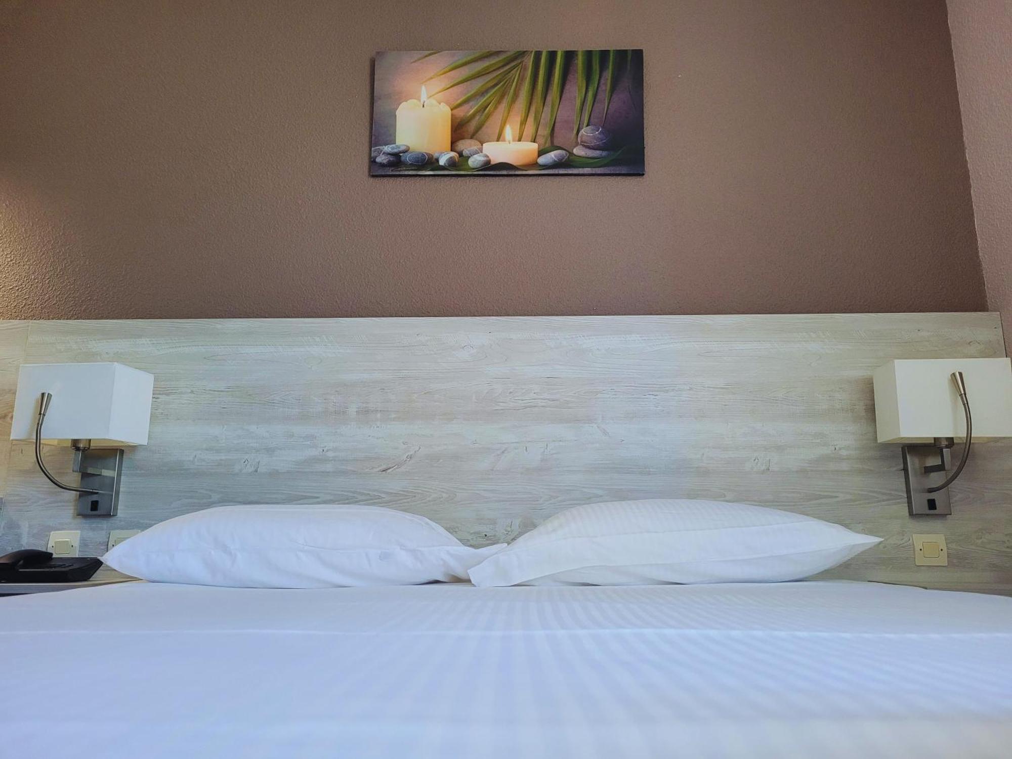 Hotel Restaurant Les Chataigniers Privas Luaran gambar