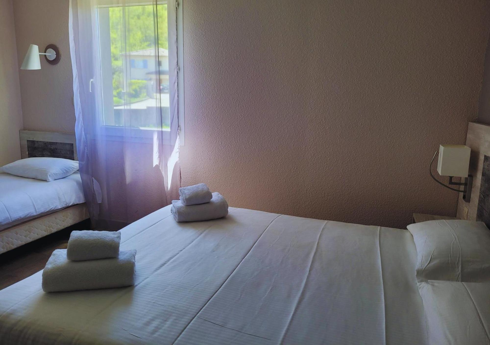 Hotel Restaurant Les Chataigniers Privas Bilik gambar
