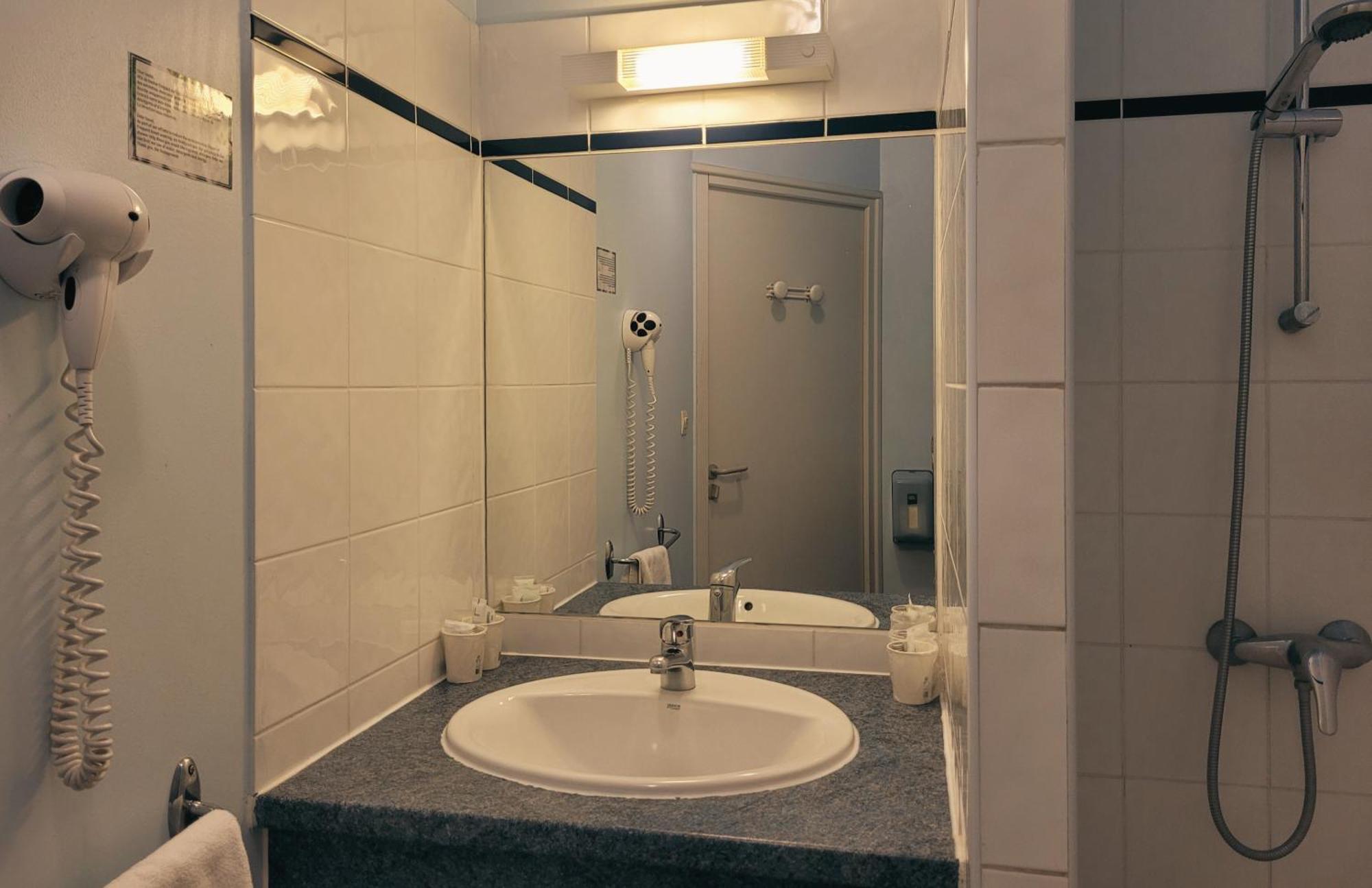 Hotel Restaurant Les Chataigniers Privas Bilik gambar