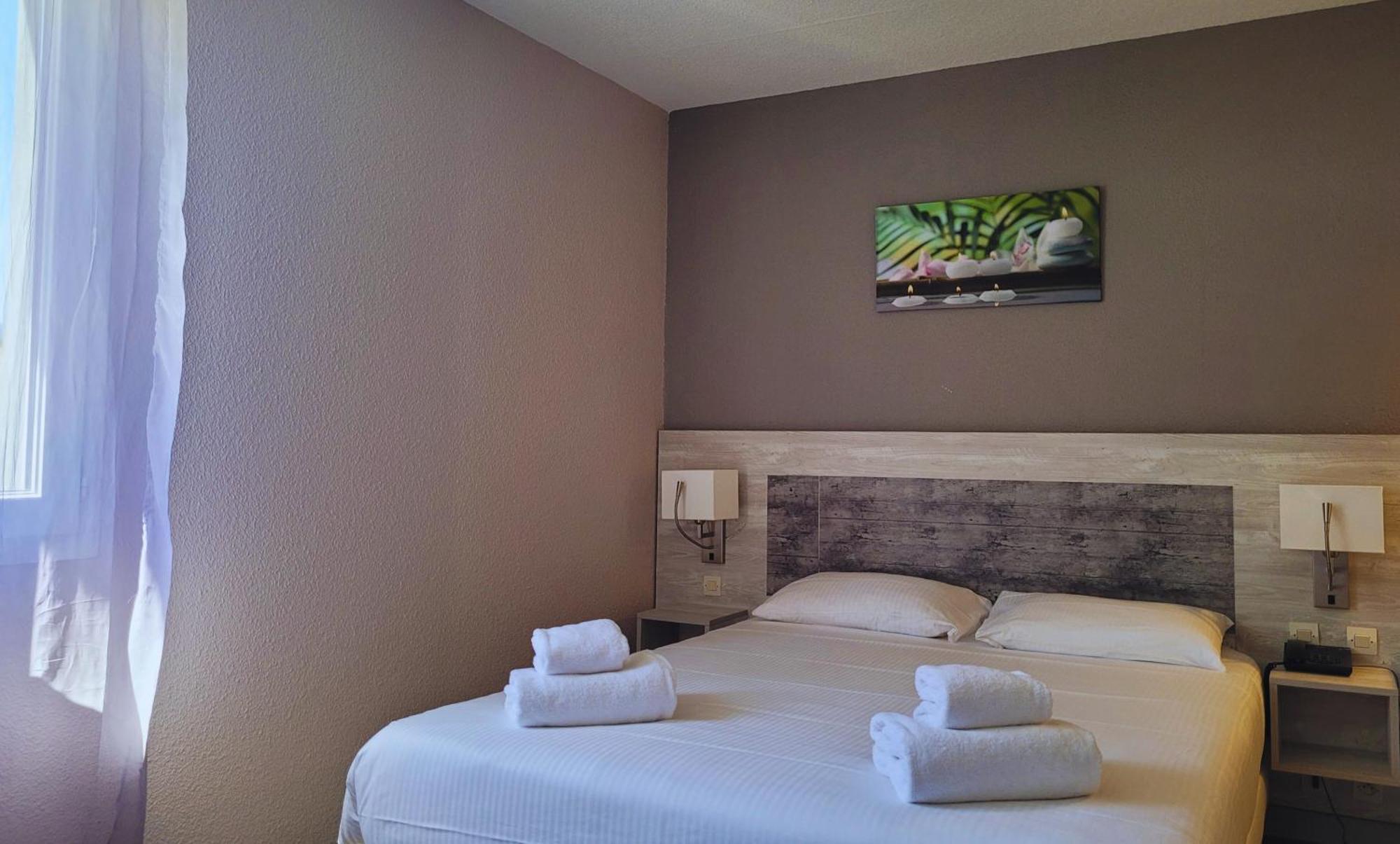Hotel Restaurant Les Chataigniers Privas Luaran gambar