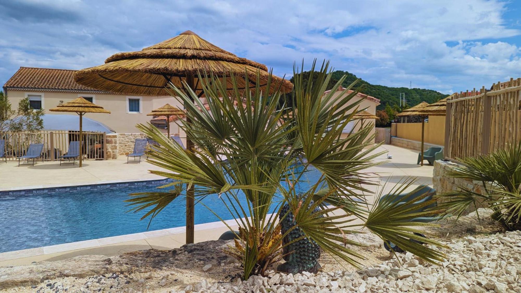 Hotel Restaurant Les Chataigniers Privas Luaran gambar