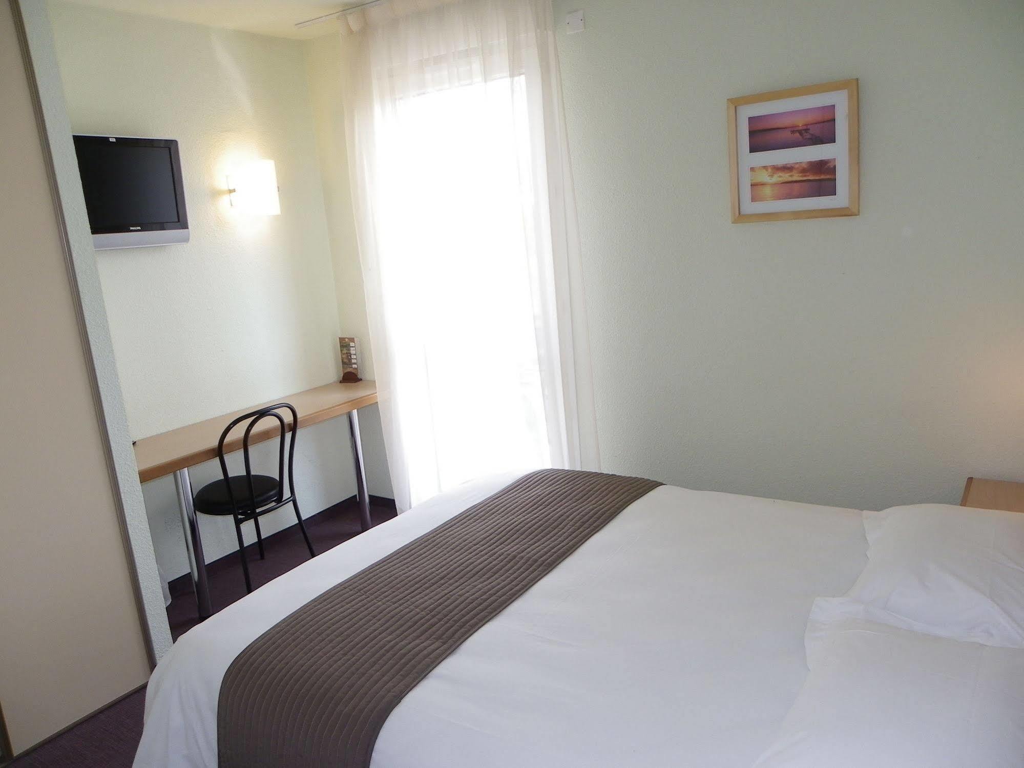 Hotel Restaurant Les Chataigniers Privas Luaran gambar