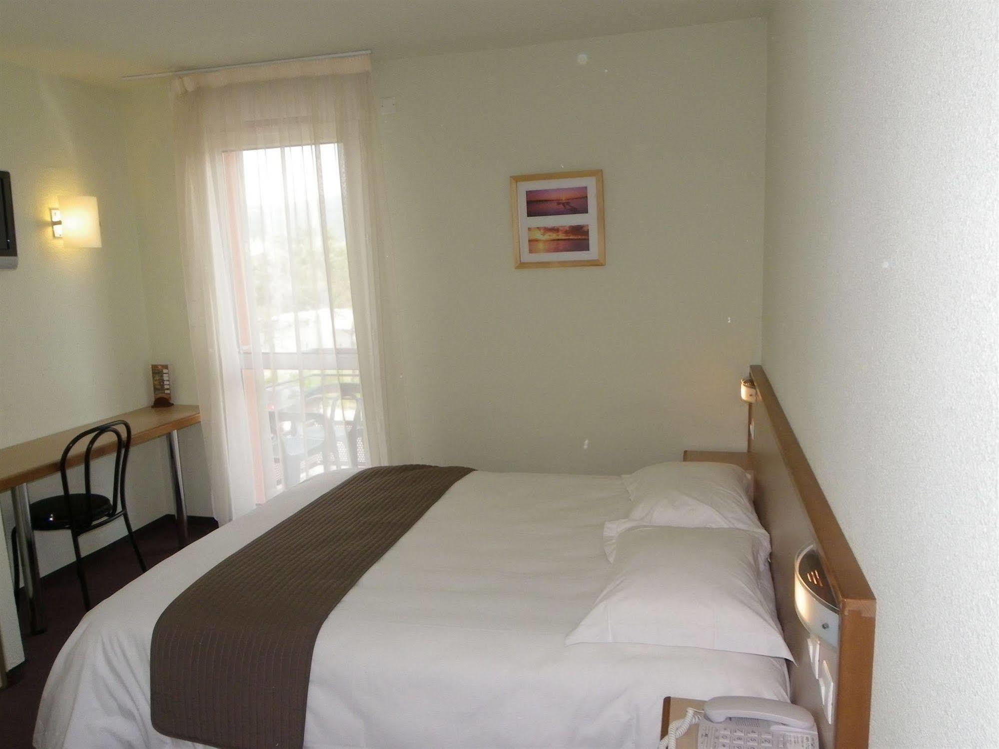 Hotel Restaurant Les Chataigniers Privas Luaran gambar